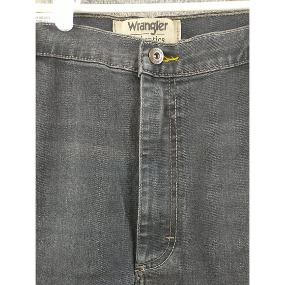 Wrangler Authentics Relaxed Fit Black‎ Denim Jeans Mens Size 40 x 32 - Picture 3 of 16